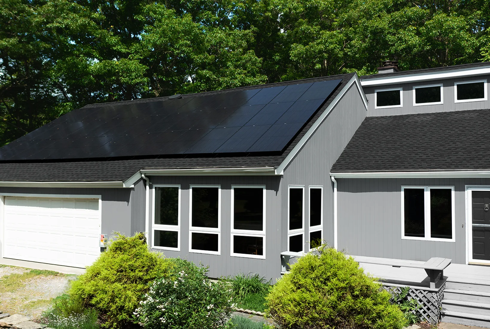 Residential home with solar panels installed by Rooftop Power.